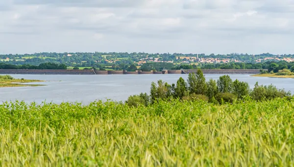 vue sur le lac de ribou depuis la ferme de Jean-Paul Vivion, membre de l'association bio Ribou Verdon